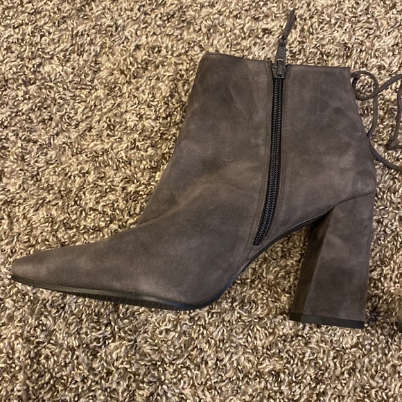 Grey suede Stuart Weitzman heeled booties boots size 8.5 tie back - Picture 9 of 9